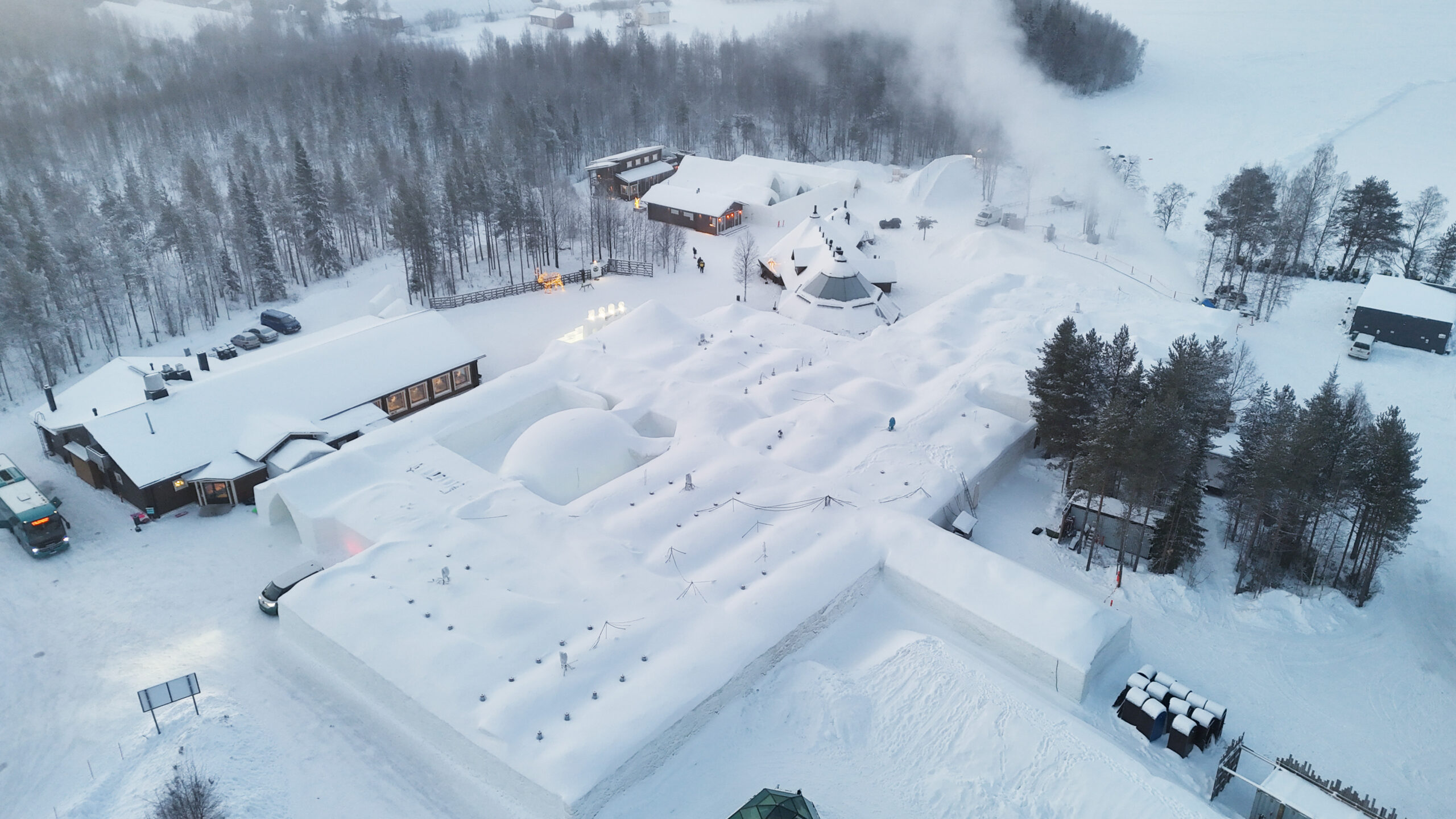 Snow hotel - Arctic Snowhotel & Glass Igloos