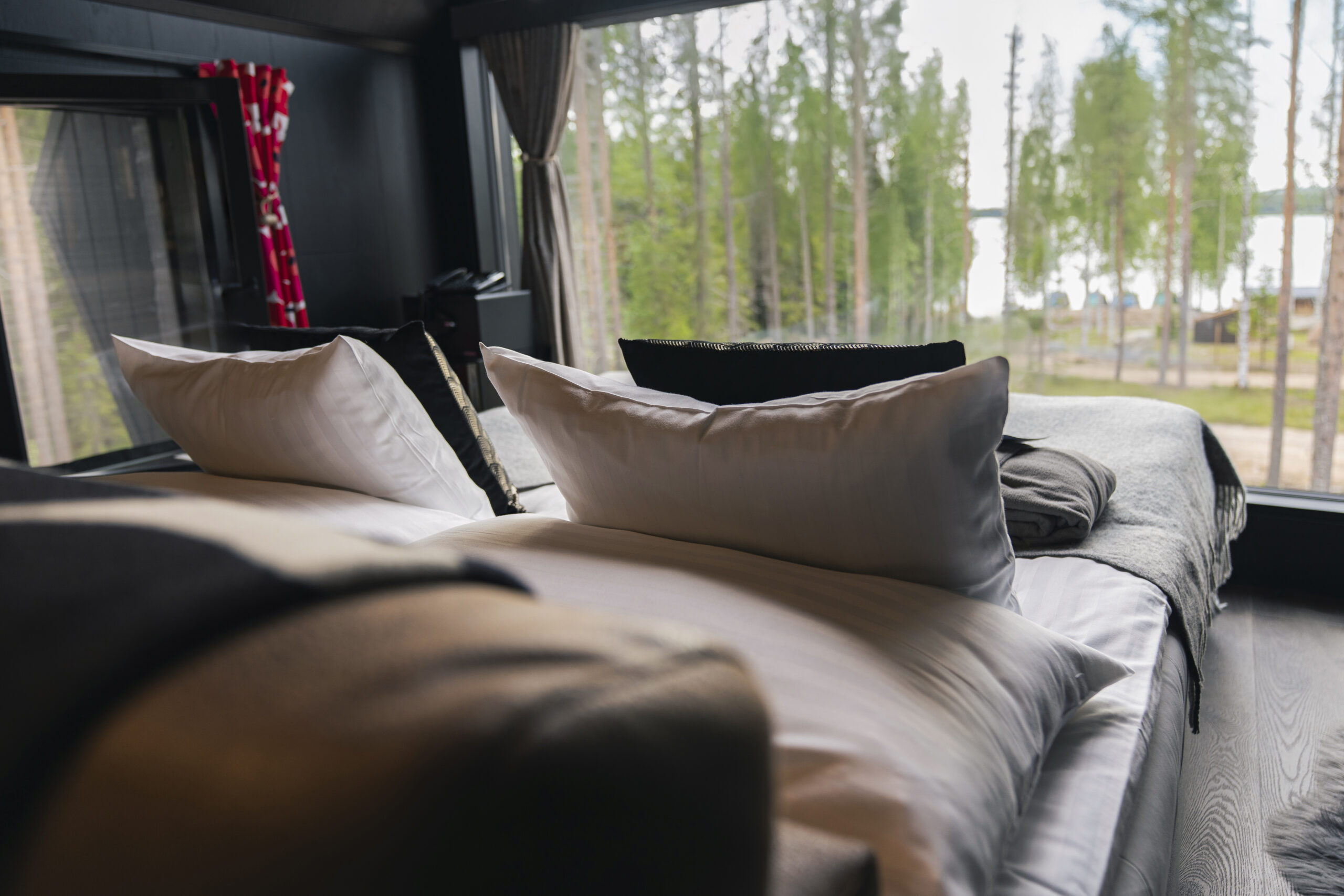 Bed-Pillow_ROOM_AR-Tree_SUMMER_AR-AndreaU_2025-07-09_01