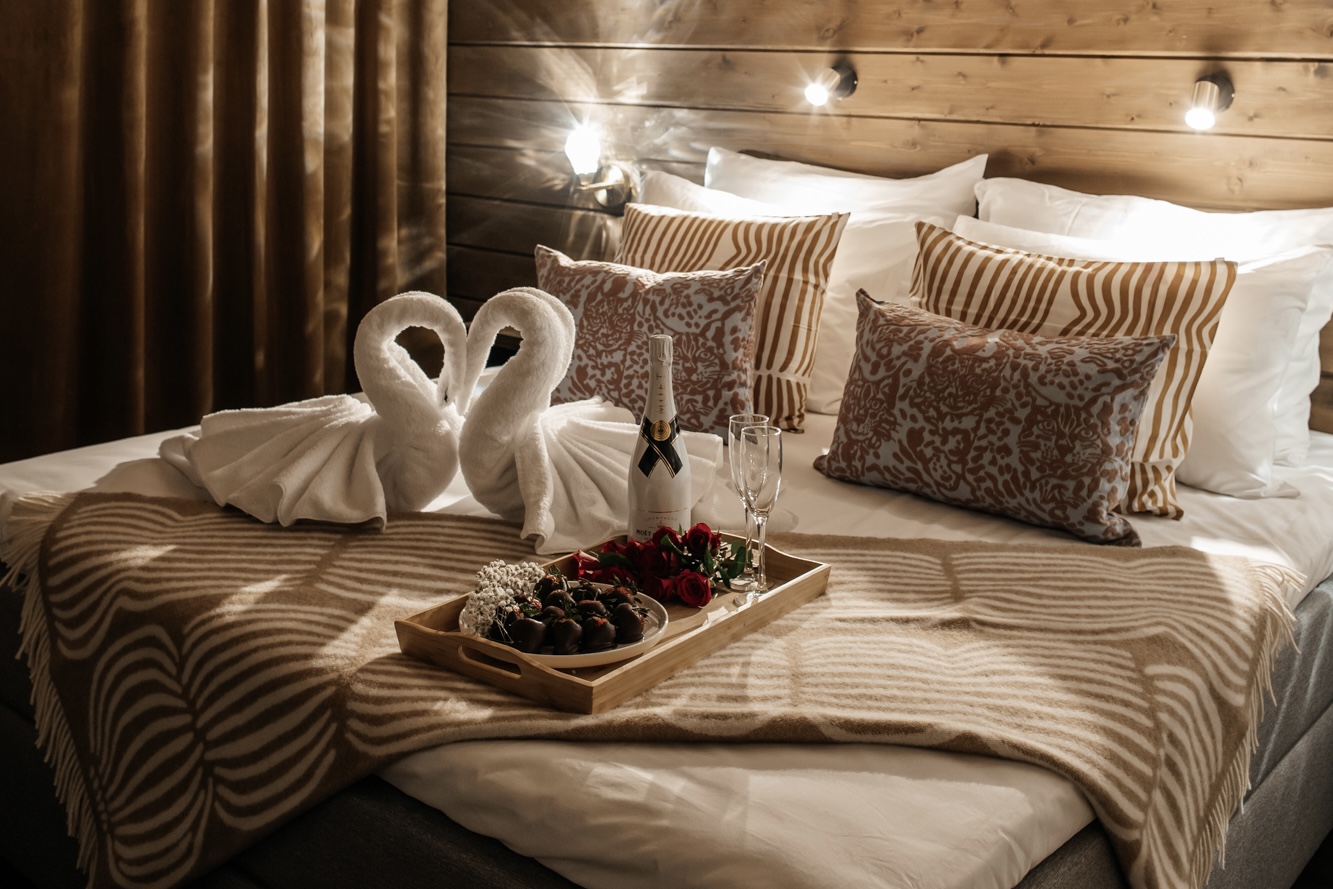 Lake-view-deluxe-room-dark_AR_W_Aito-AlexandraV_2024-04-03_111